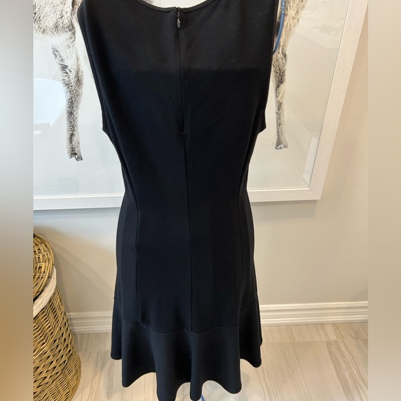 Theory NKAY classical dress.  Size 4 - Picture 4 of 6